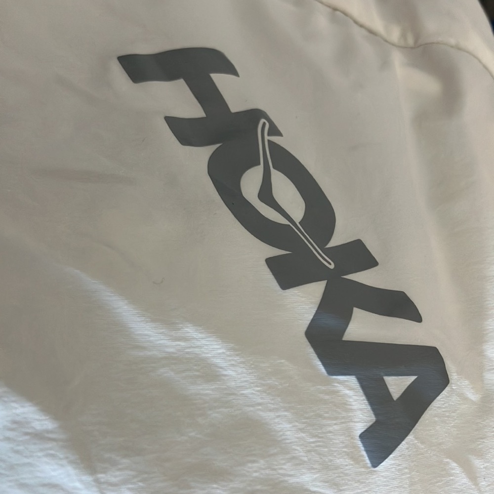 HOKA WHITE VERY THIN SMALL WHITE WINDBREAKER